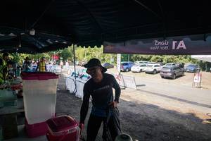 BIB: 
                            <button type="button" onclick="openModal(28152101)" class="btn btn-primary btn-sm float-right btn-popup" data-toggle="modal" data-target=".modal-high-quality">
                        <i class="fas fa-shopping-cart"></i> Add to Cart
                    </button>
                                            <button type="button" onclick="isThisMe(28152101, true)" class="btn btn-success btn-sm float-right btn-popup btn-isme hidden" data-toggle="tooltip" data-placement="bottom" title="นี่คือรูปของคุณใช่ไหม คลิกที่นี่เพื่อเอาเข้าอัลบั้ม">
                        <i class="fas fa-plus"></i> Add to album
                    </button>
                    <button type="button" onclick="isThisMe(28152101, false)" class="btn btn-warning btn-sm float-right btn-popup btn-isnotme hidden">
                        <i class="fas fa-ban"></i> Remove from album
                    </button>